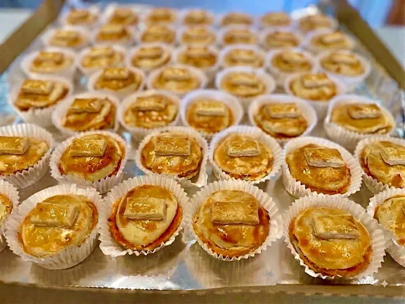Small pies filled with hearts of palm in a pale béchamel
